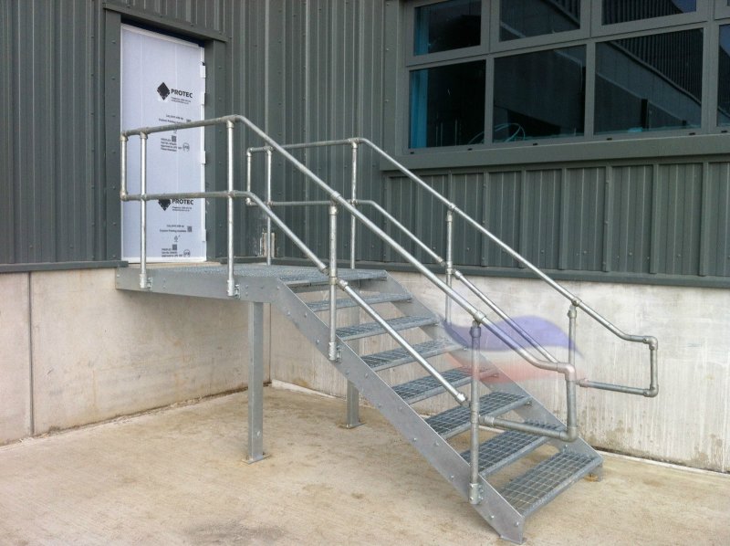 Ступень сварной настил SP 34х38/30x2 ZN 600/240 мм