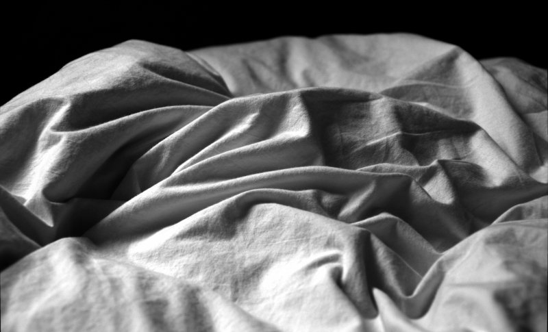 Белая ткань складки