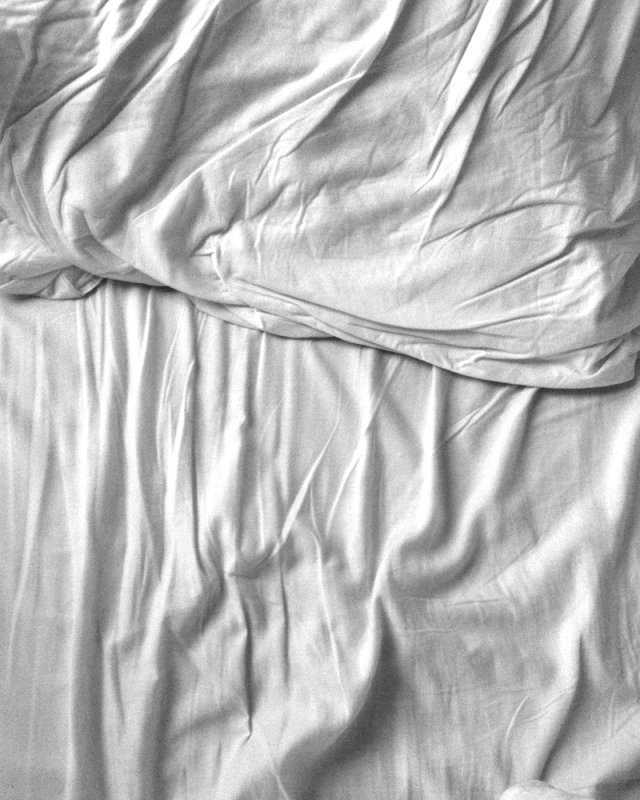 Мятая белая ткань