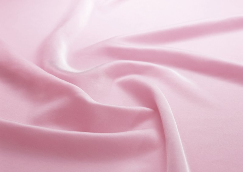 Розовая шелковая ткань