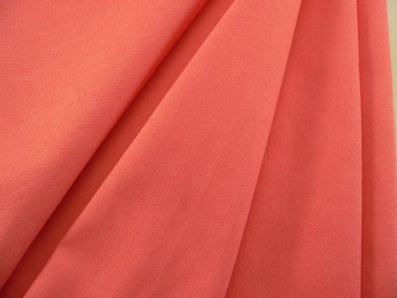 Ткань кораллового цвета