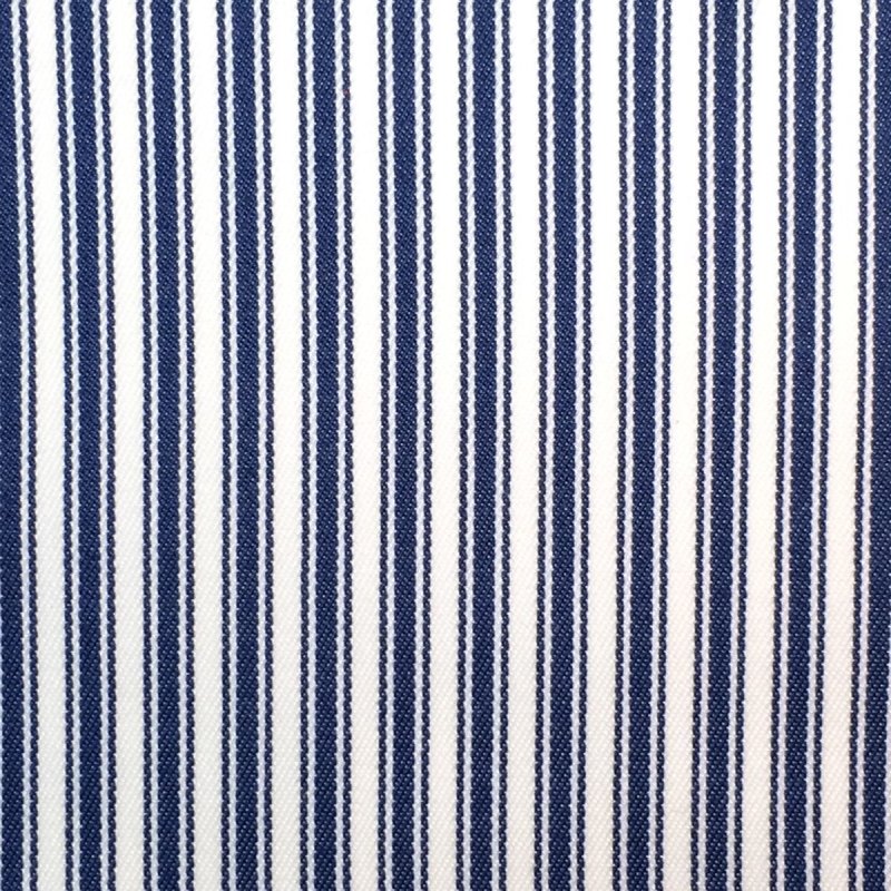 Ткань в синюю полоску