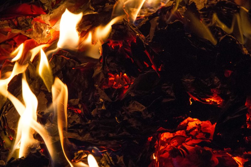 Тлеющий огонь бумага