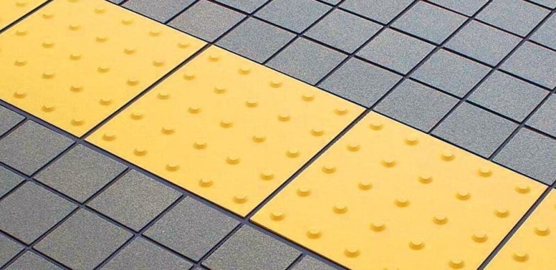 Тактильная плитка 300*300*30 линия серый