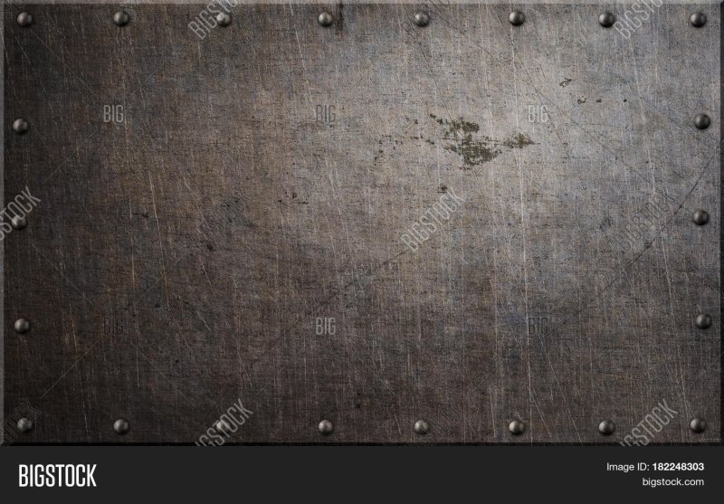 Металлическая пластина с заклепками