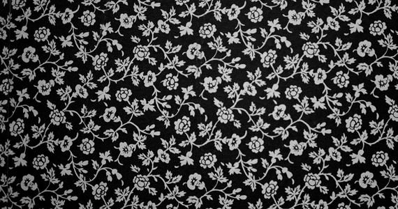 Цветочный узор на черном фоне
