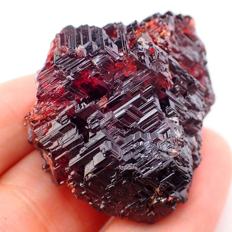 Гранат альмандин Кристалл