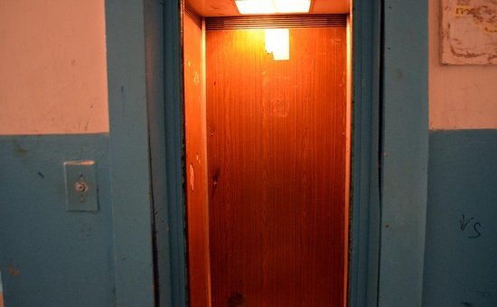 Старый лифт кабина 2000