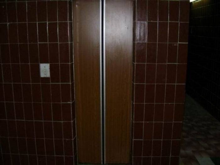 Двери советского лифта