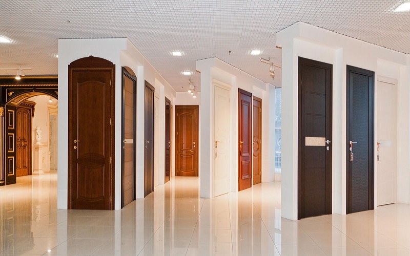 Входные двери выставочный зал