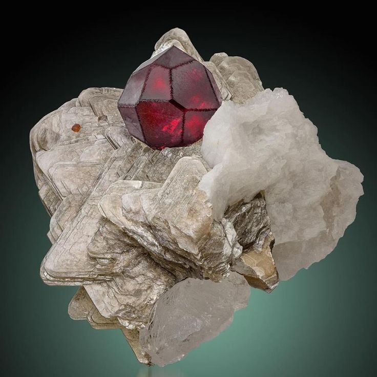 Гранат пироп минерал