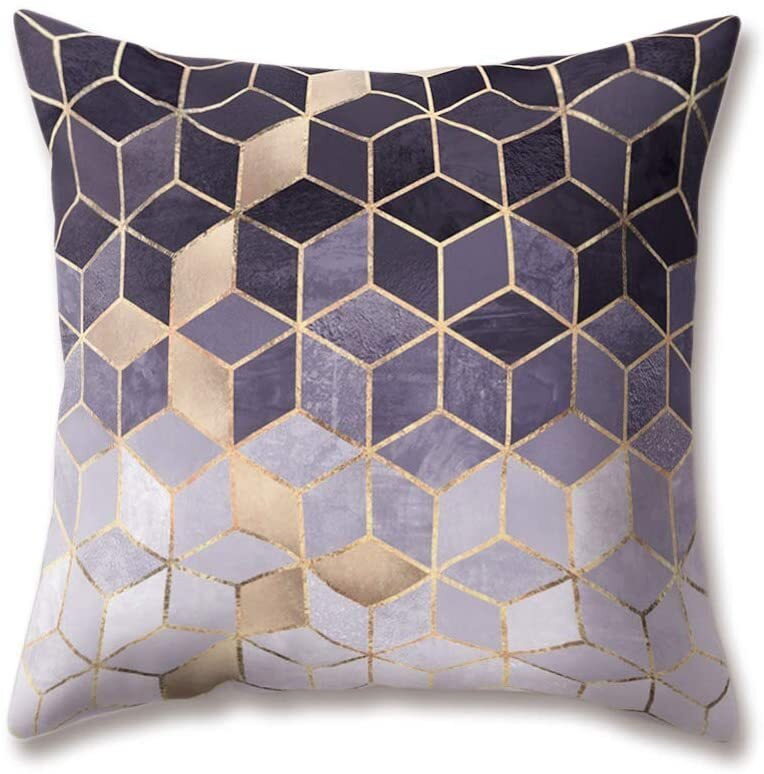 Подушка с геометрическим рисунком