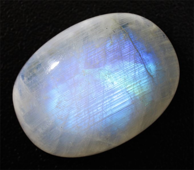 Иризация лунного камня