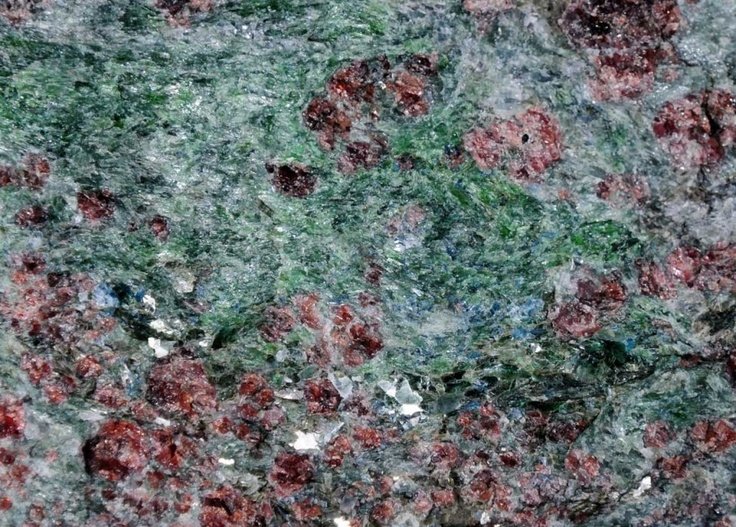 Эклогит альмандин