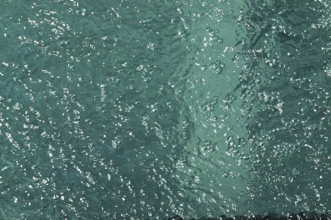 Вода сверху