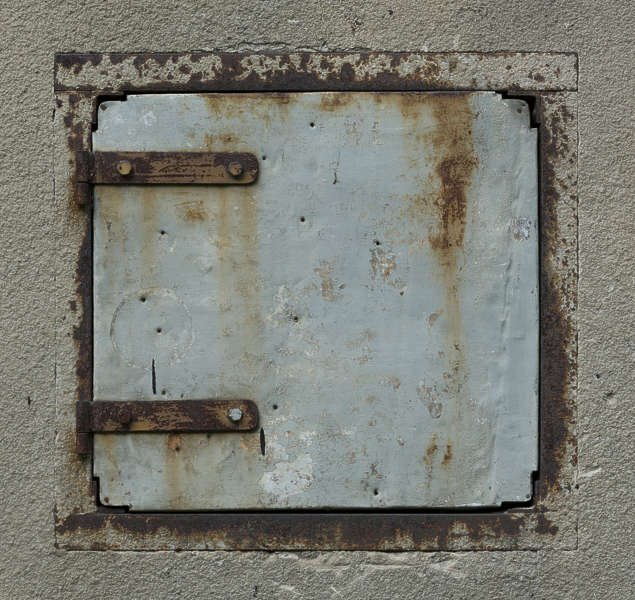 Люк прямоугольный металлический