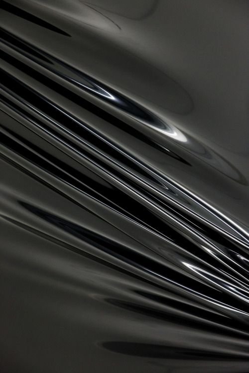 Черная глянцевая поверхность