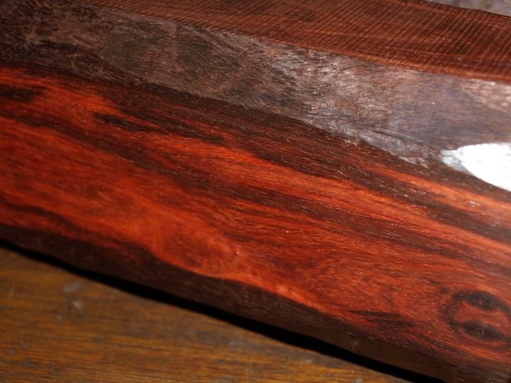 Красное сандаловое дерево древесина