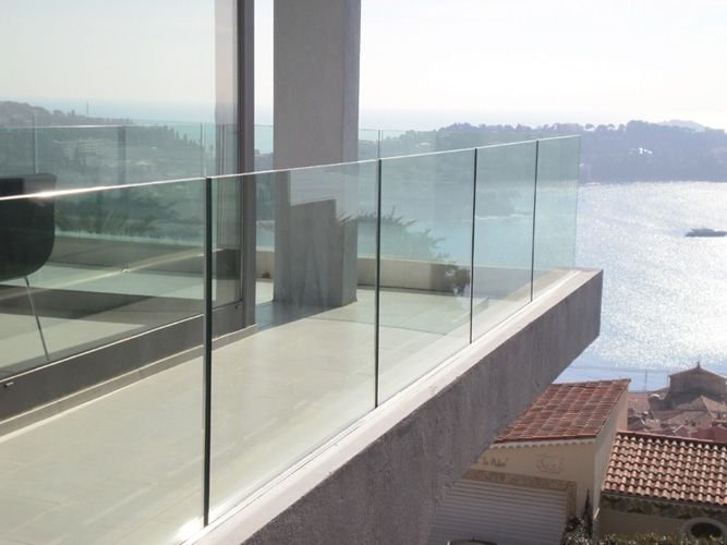 Стеклянные балконные ограждения