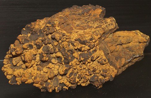 Болотная руда лимонит