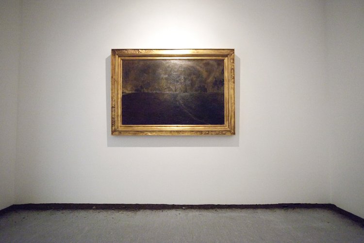 Стена в картинной галерее