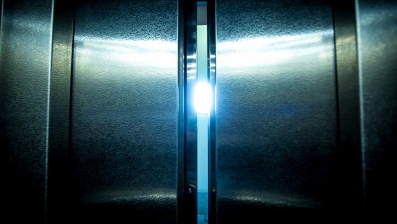 Двери лифта