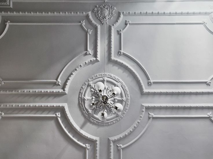 Лепнина на потолке