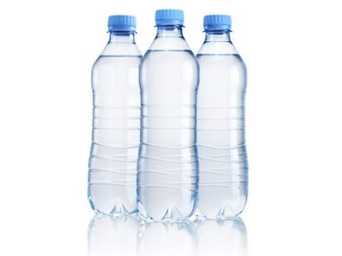 Бутылка воды без этикетки