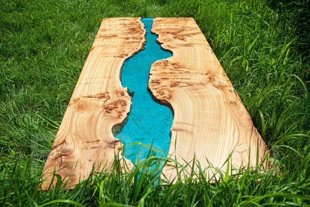 Стол река из эпоксидной смолы
