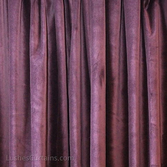 Розовые бархатные шторы