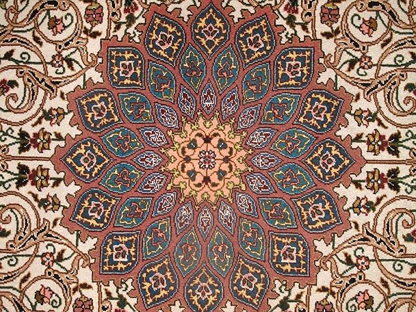 Ковер с восточным орнаментом