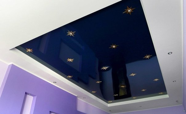 Синий натяжной потолок