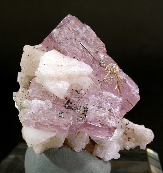 Ангидрит минерал