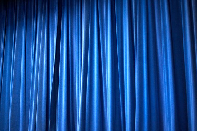 синие шторы