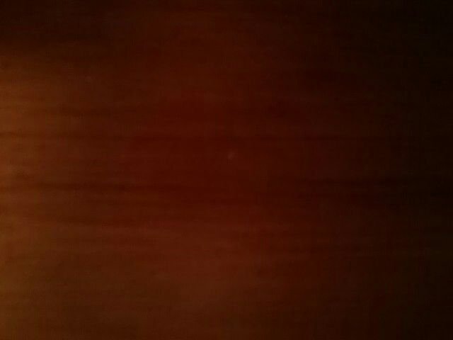 Темное лакированное дерево