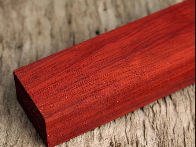 Малайский Падук