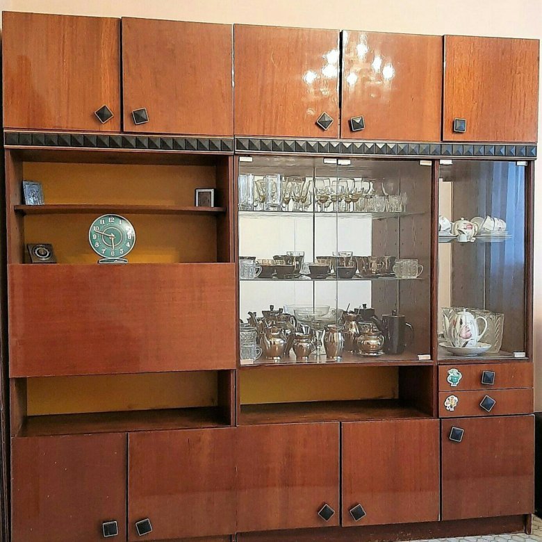 Советская мебельная стенка