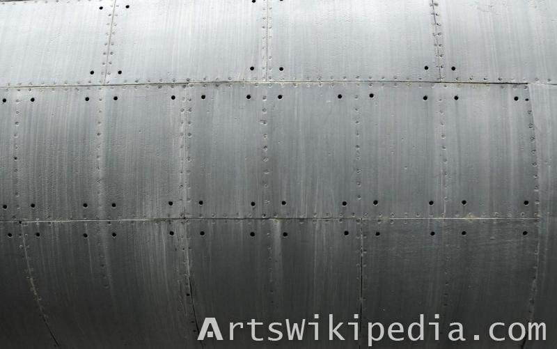 Металлическая обшивка корабля