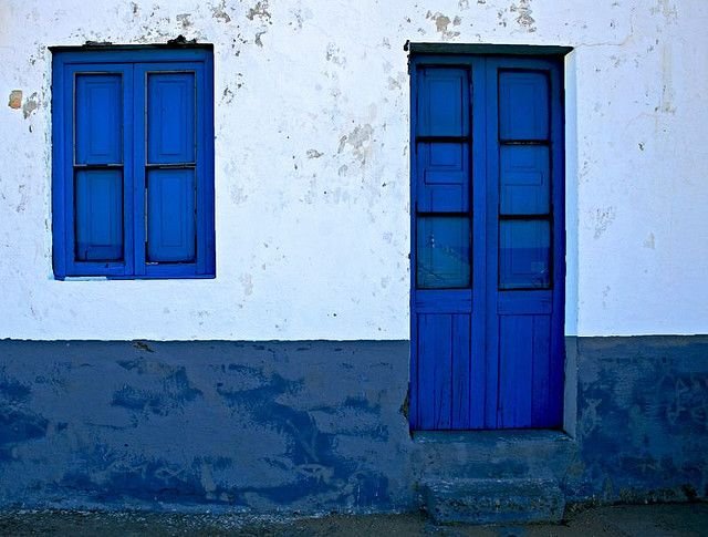 Синяя дверь