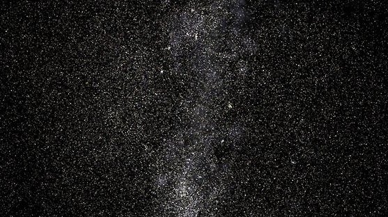 Космическая пыль на черном фоне