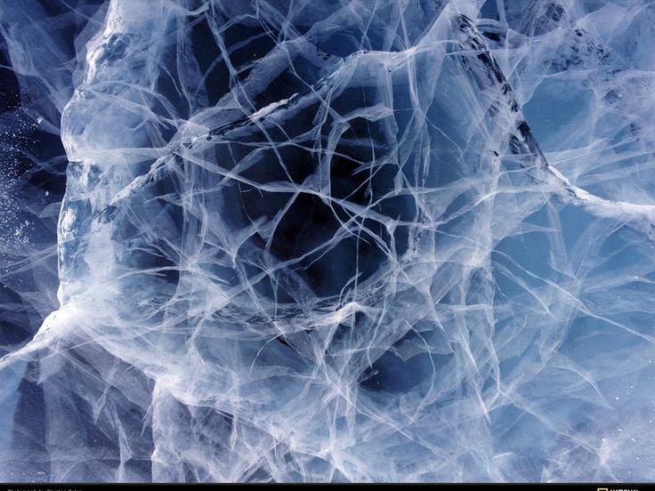 Трещины на льду