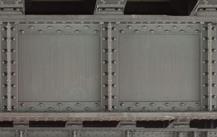 Металл с заклепками