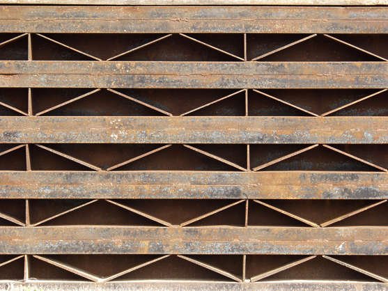 Ржавые металлические балки