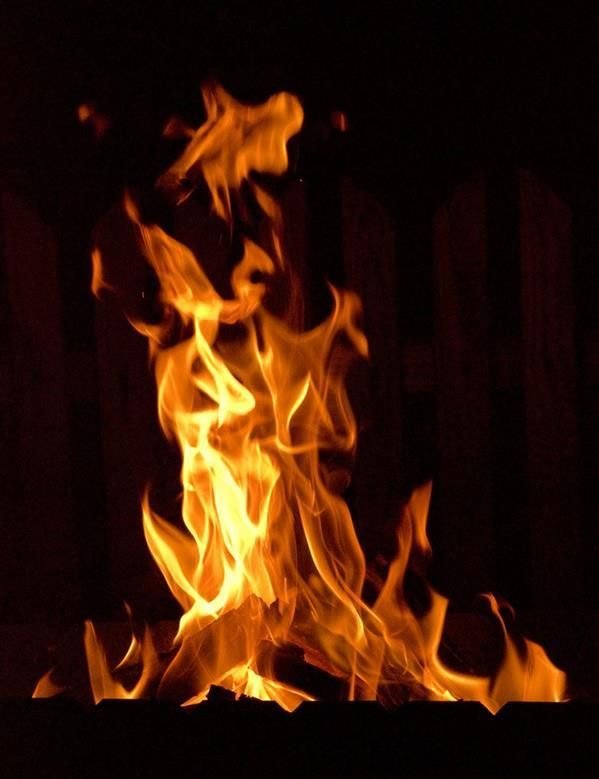 Огонь в камине