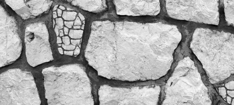 каменная белая стена