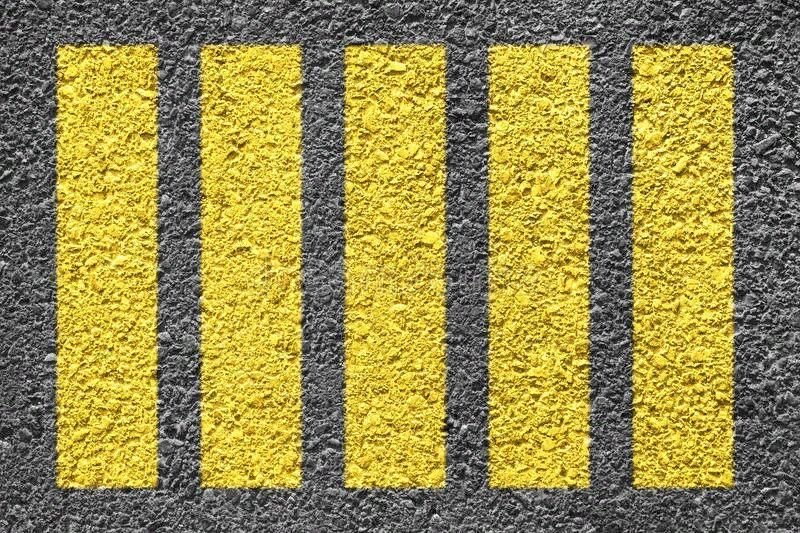 Желто белая пешеходная полоса