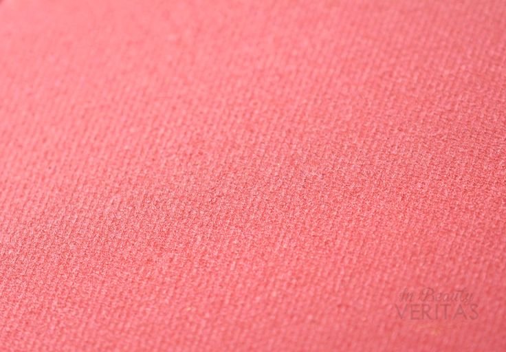 Ткань кораллового цвета