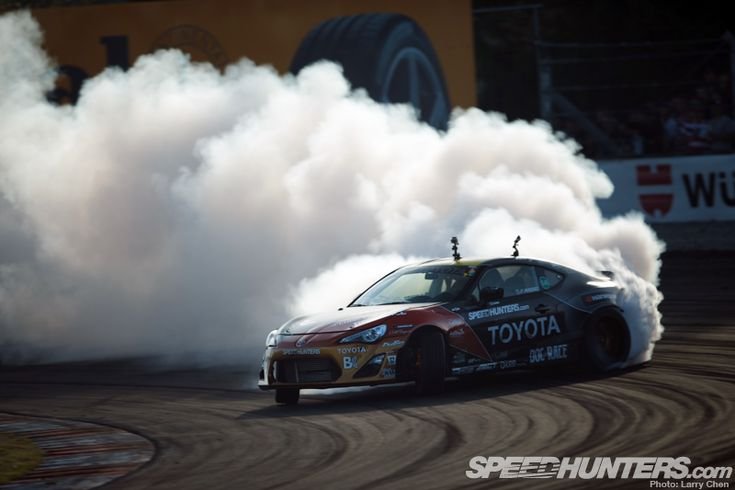 Дрифт машина в дыму