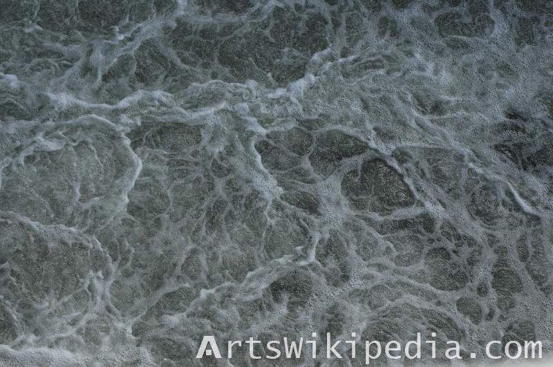 Вода сверху