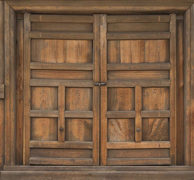 Деревянная дверь
